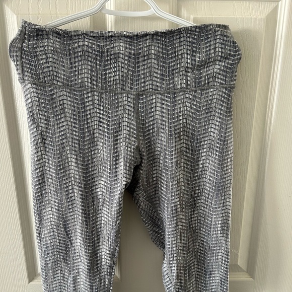 Lulu wonder under capris - Picture 3 of 3